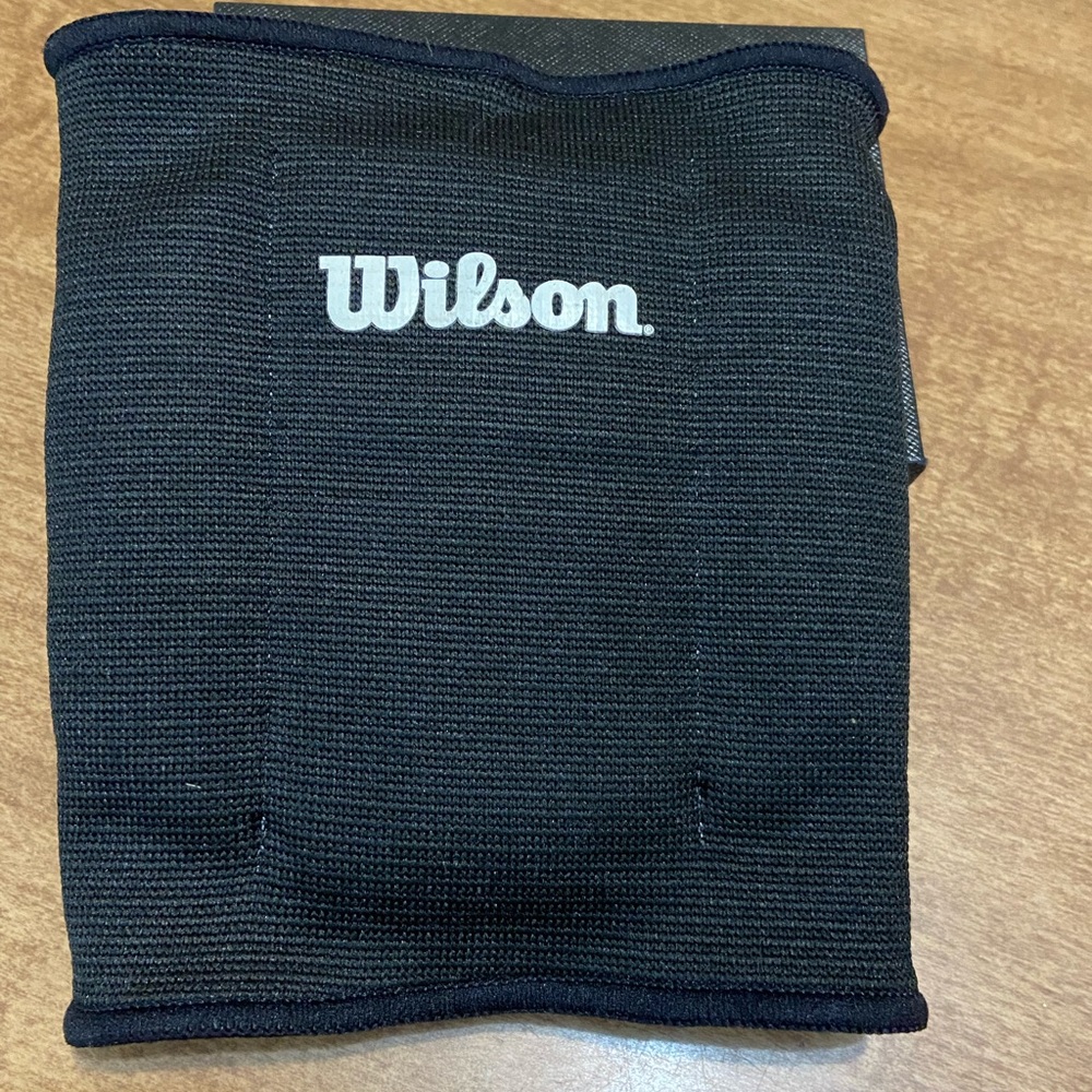 Wilson - Unisex (Adult)‎ Reversible Volleyball Knee Pads - Picture 3 of 4